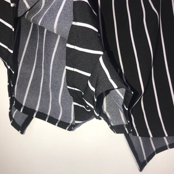 NWT LF black with stripes skort size M - Picture 5 of 9